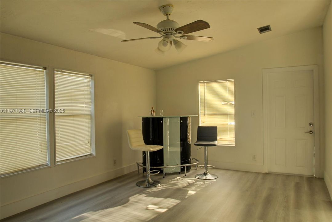 En Venta: $289,500 (3 camas, 2 baños, 1430 Pies cuadrados)