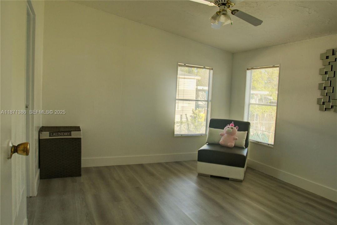 En Venta: $289,500 (3 camas, 2 baños, 1430 Pies cuadrados)