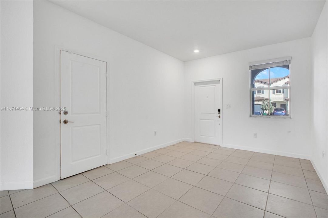 待售: $620,000 (3 贝兹, 2 浴室, 1827 平方英尺)