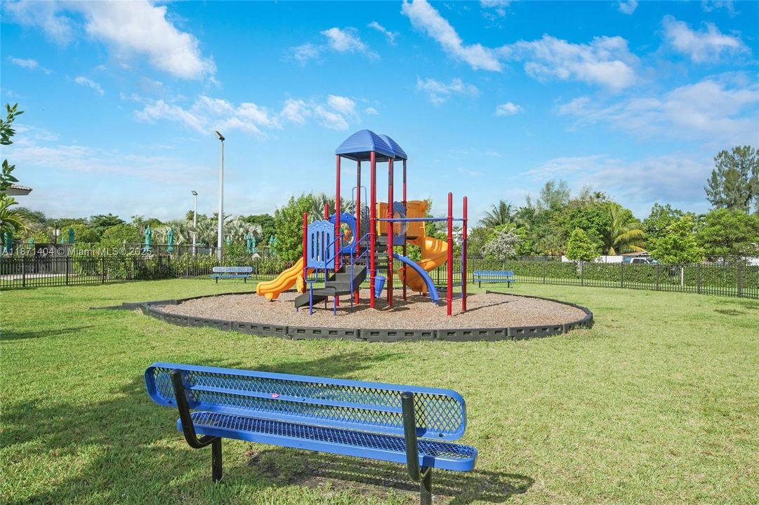 待售: $620,000 (3 贝兹, 2 浴室, 1827 平方英尺)