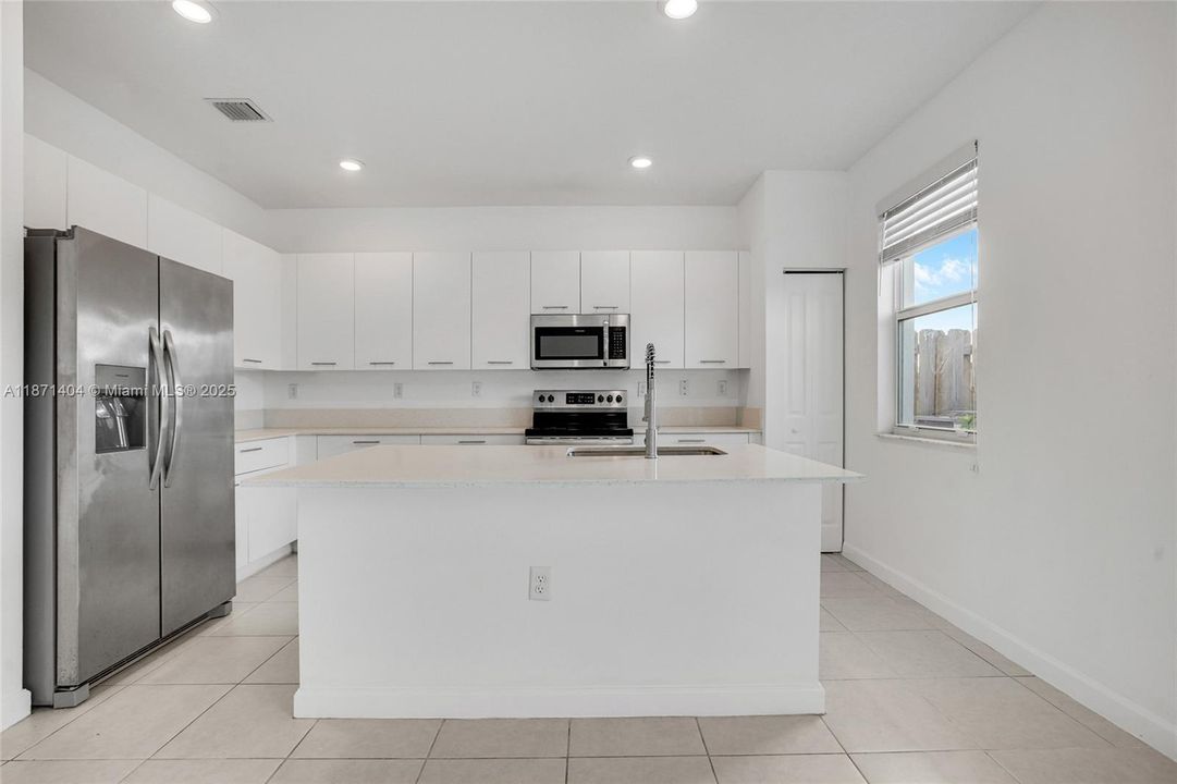 待售: $620,000 (3 贝兹, 2 浴室, 1827 平方英尺)