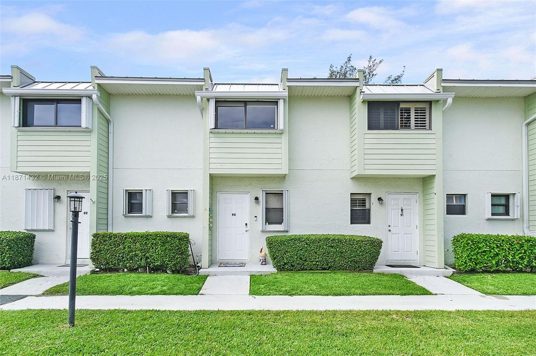 В аренду: $2,500 (2 спален, 2 ванн, 1270 Квадратных фут)