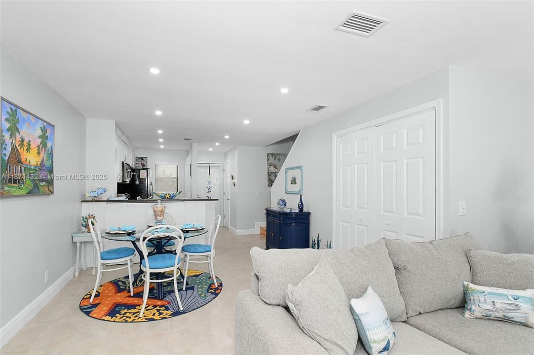 В аренду: $2,500 (2 спален, 2 ванн, 1270 Квадратных фут)