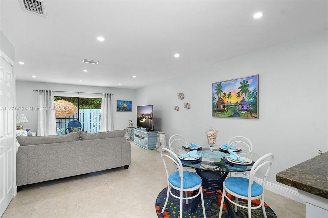 В аренду: $2,500 (2 спален, 2 ванн, 1270 Квадратных фут)