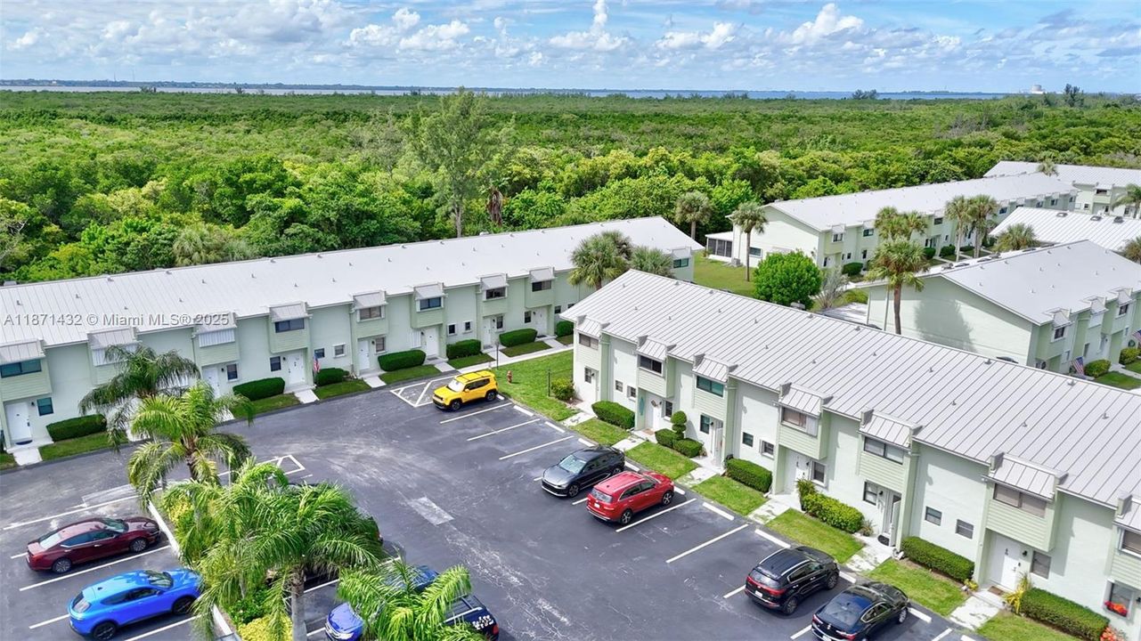 В аренду: $2,500 (2 спален, 2 ванн, 1270 Квадратных фут)