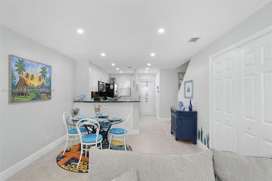 В аренду: $2,500 (2 спален, 2 ванн, 1270 Квадратных фут)