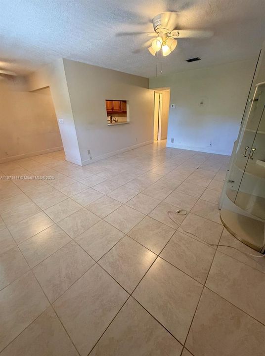 待售: $153,750 (2 贝兹, 1 浴室, 816 平方英尺)