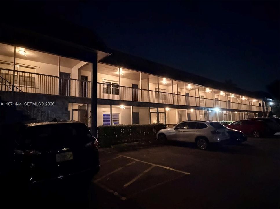 Active With Contract: $119,000 (2 beds, 1 baths, 816 Square Feet)