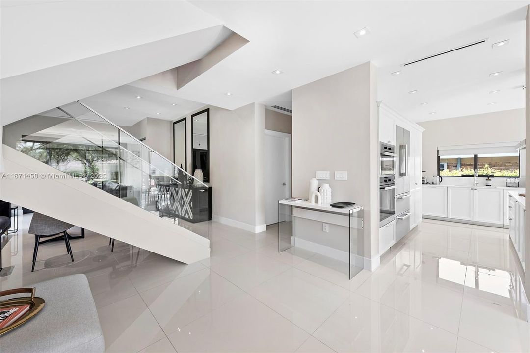 В аренду: $27,950 (5 спален, 6 ванн, 4021 Квадратных фут)