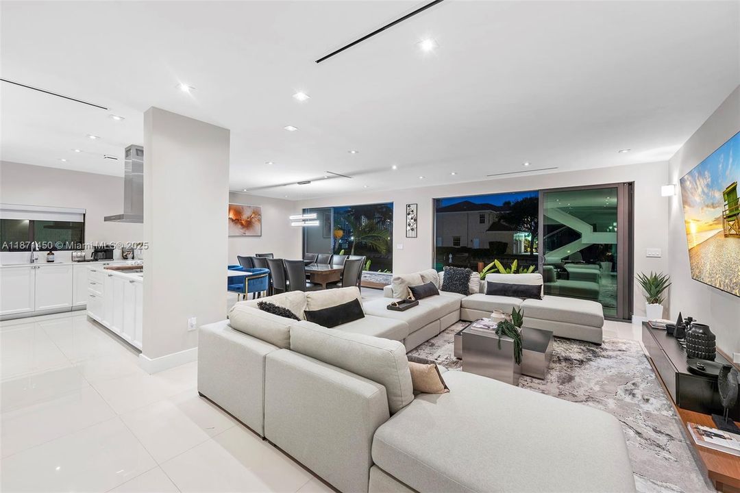 В аренду: $27,950 (5 спален, 6 ванн, 4021 Квадратных фут)