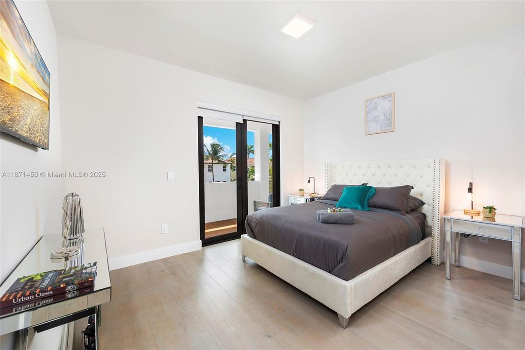 В аренду: $27,950 (5 спален, 6 ванн, 4021 Квадратных фут)