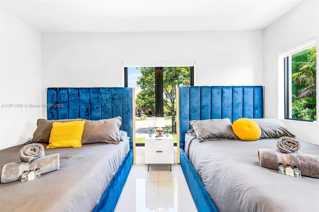 В аренду: $27,950 (5 спален, 6 ванн, 4021 Квадратных фут)