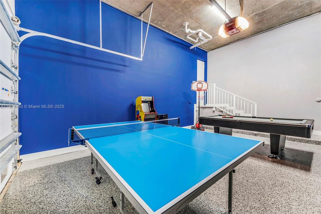 В аренду: $27,950 (5 спален, 6 ванн, 4021 Квадратных фут)