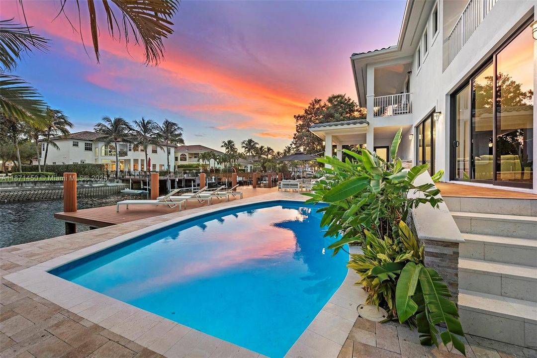 В аренду: $27,950 (5 спален, 6 ванн, 4021 Квадратных фут)