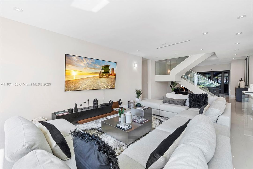 В аренду: $27,950 (5 спален, 6 ванн, 4021 Квадратных фут)