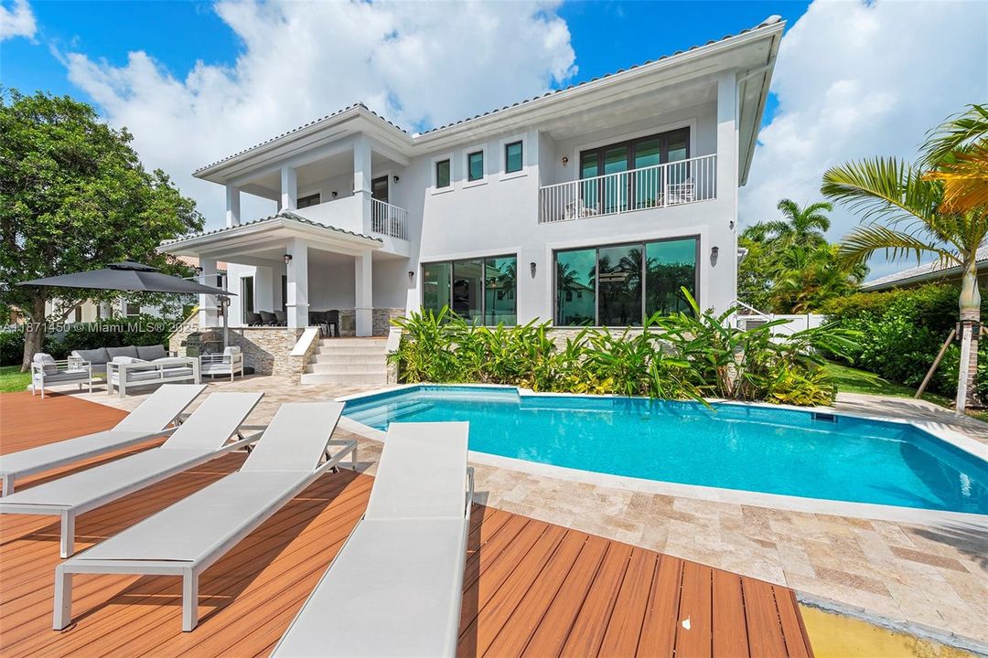 В аренду: $27,950 (5 спален, 6 ванн, 4021 Квадратных фут)