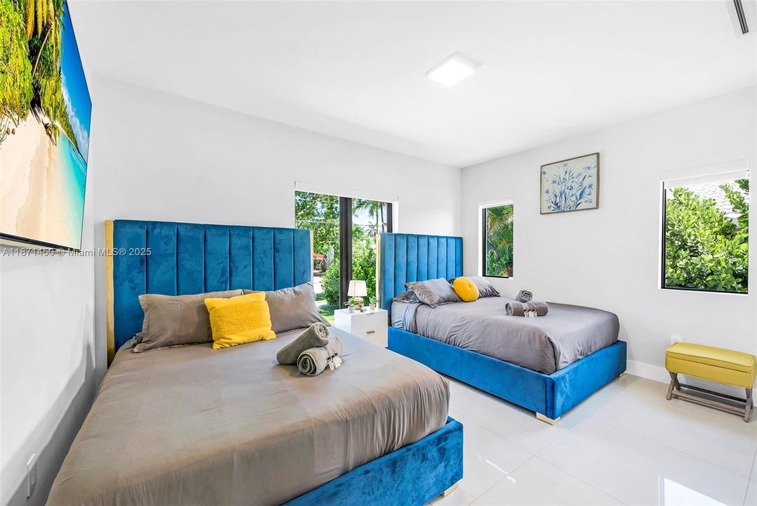 В аренду: $27,950 (5 спален, 6 ванн, 4021 Квадратных фут)