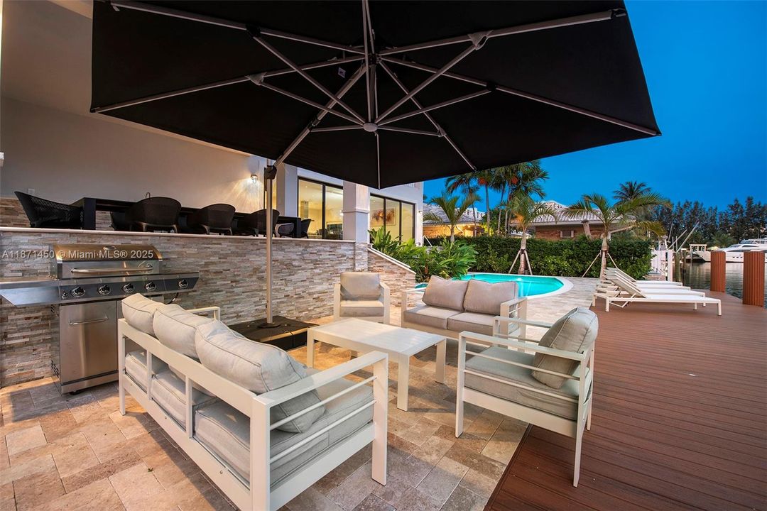 В аренду: $27,950 (5 спален, 6 ванн, 4021 Квадратных фут)