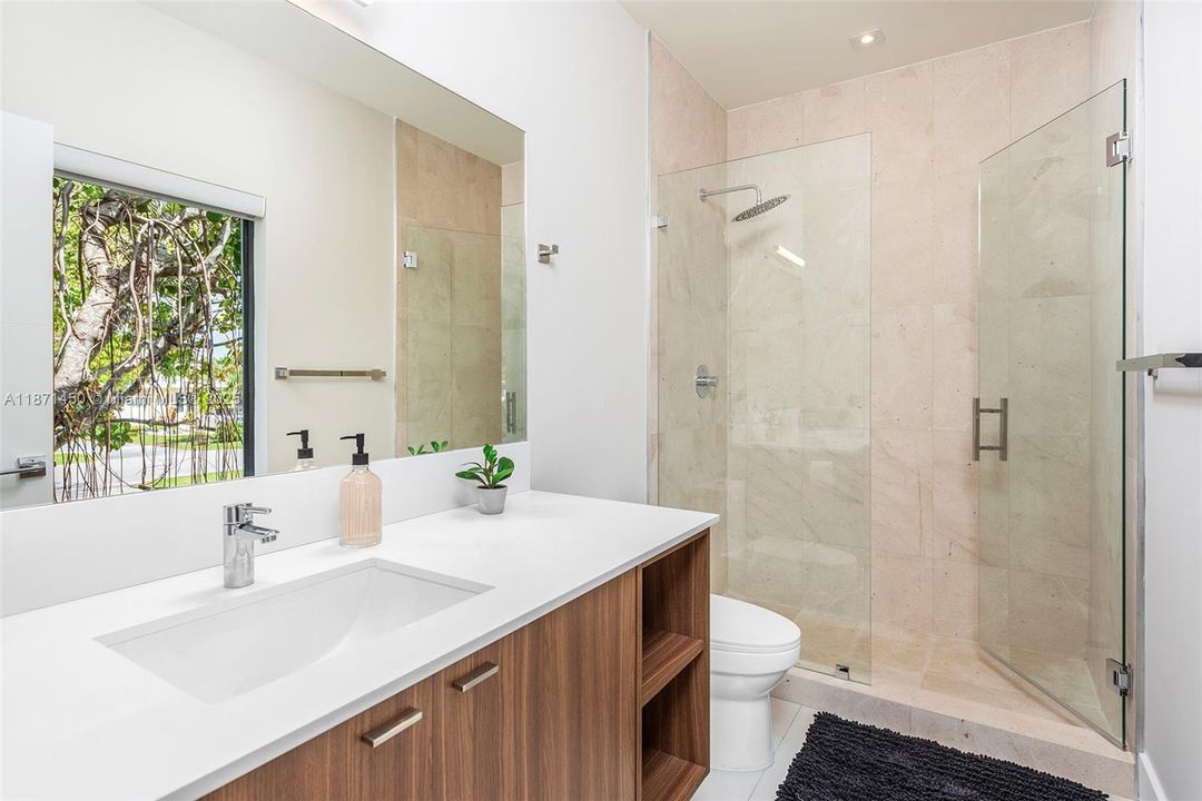 В аренду: $27,950 (5 спален, 6 ванн, 4021 Квадратных фут)