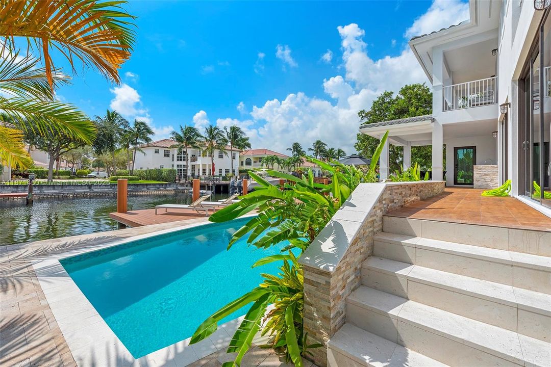 В аренду: $27,950 (5 спален, 6 ванн, 4021 Квадратных фут)