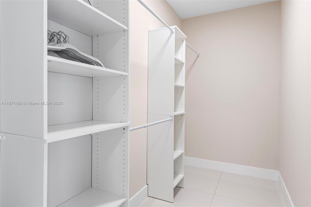 В аренду: $27,950 (5 спален, 6 ванн, 4021 Квадратных фут)