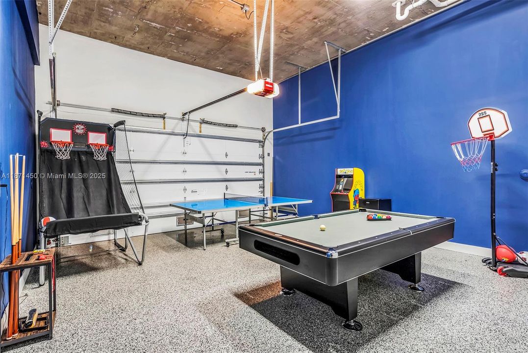 В аренду: $27,950 (5 спален, 6 ванн, 4021 Квадратных фут)