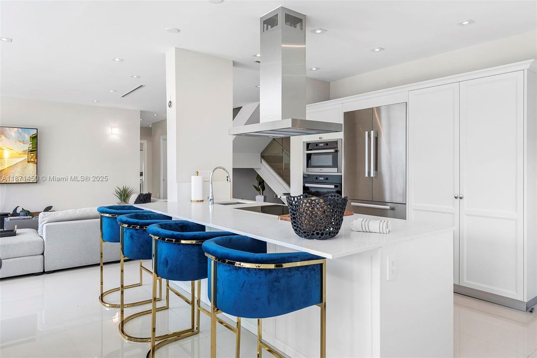 В аренду: $27,950 (5 спален, 6 ванн, 4021 Квадратных фут)