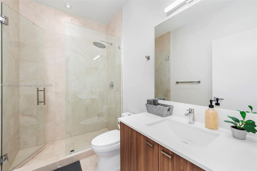 В аренду: $27,950 (5 спален, 6 ванн, 4021 Квадратных фут)