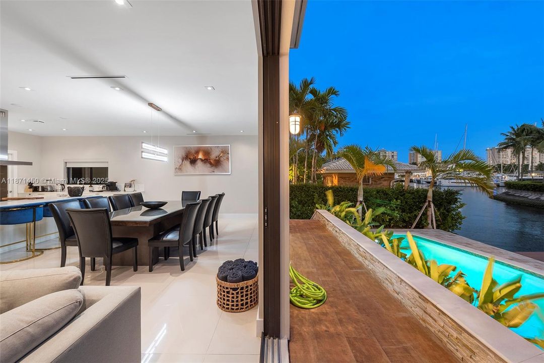 В аренду: $27,950 (5 спален, 6 ванн, 4021 Квадратных фут)