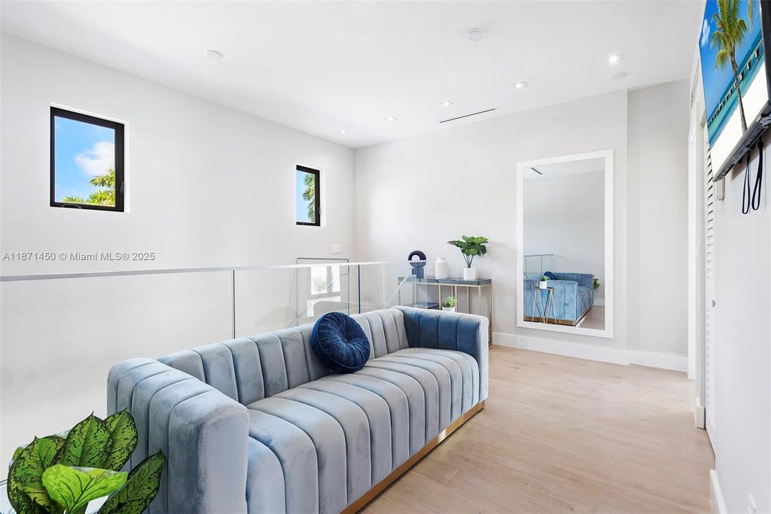 В аренду: $27,950 (5 спален, 6 ванн, 4021 Квадратных фут)