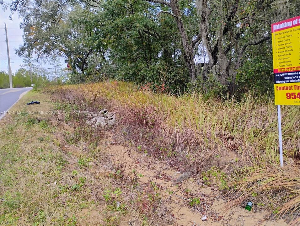 На продажу: $50,999 (2.58 acres)