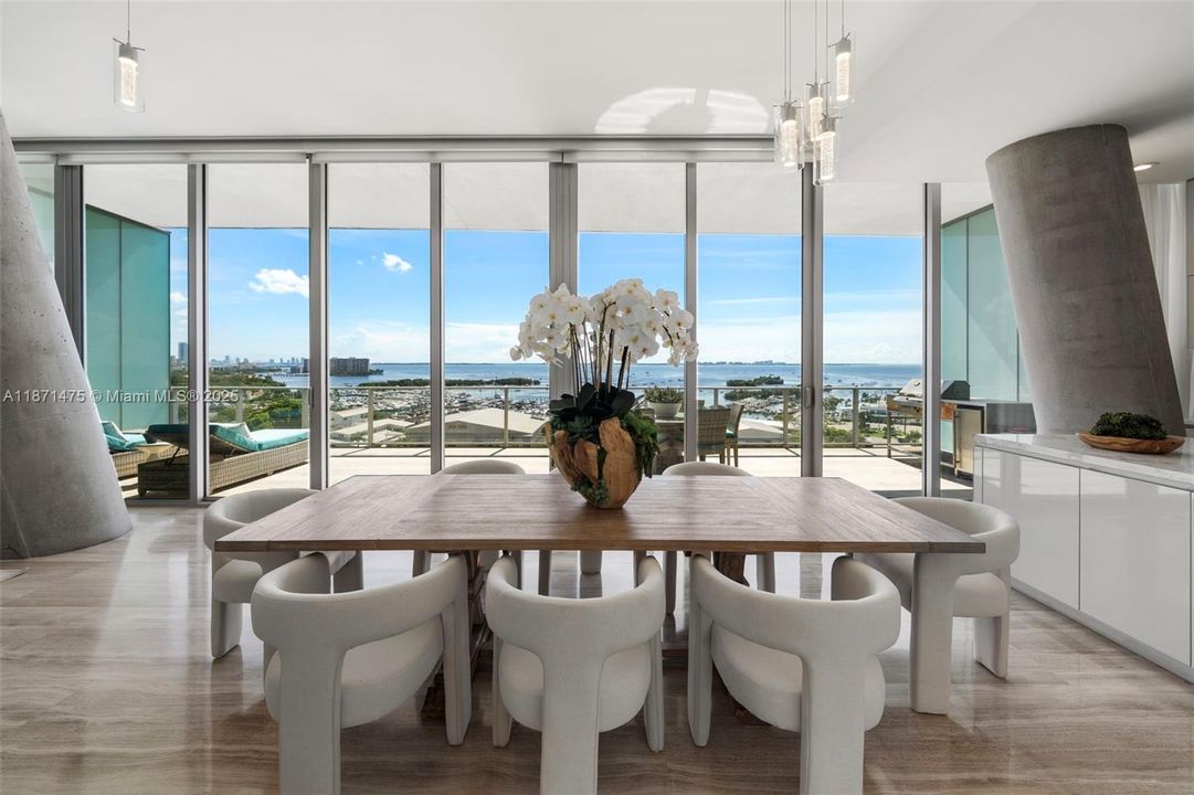 Recientemente alquilado: $31,000 (3 camas, 3 baños, 2404 Pies cuadrados)