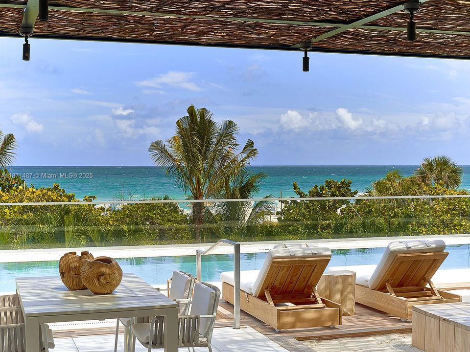 For Sale: $2,450,000 (1 beds, 1 baths, 893 Square Feet)