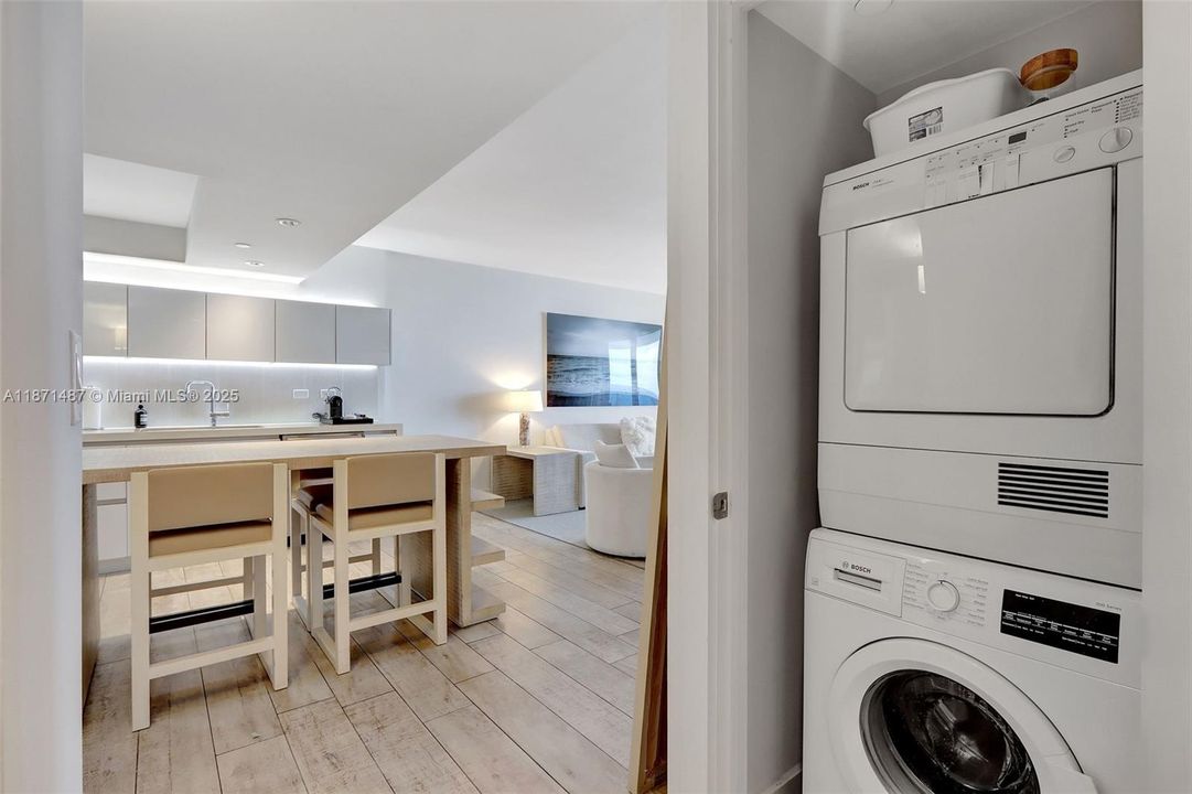 For Sale: $2,450,000 (1 beds, 1 baths, 893 Square Feet)