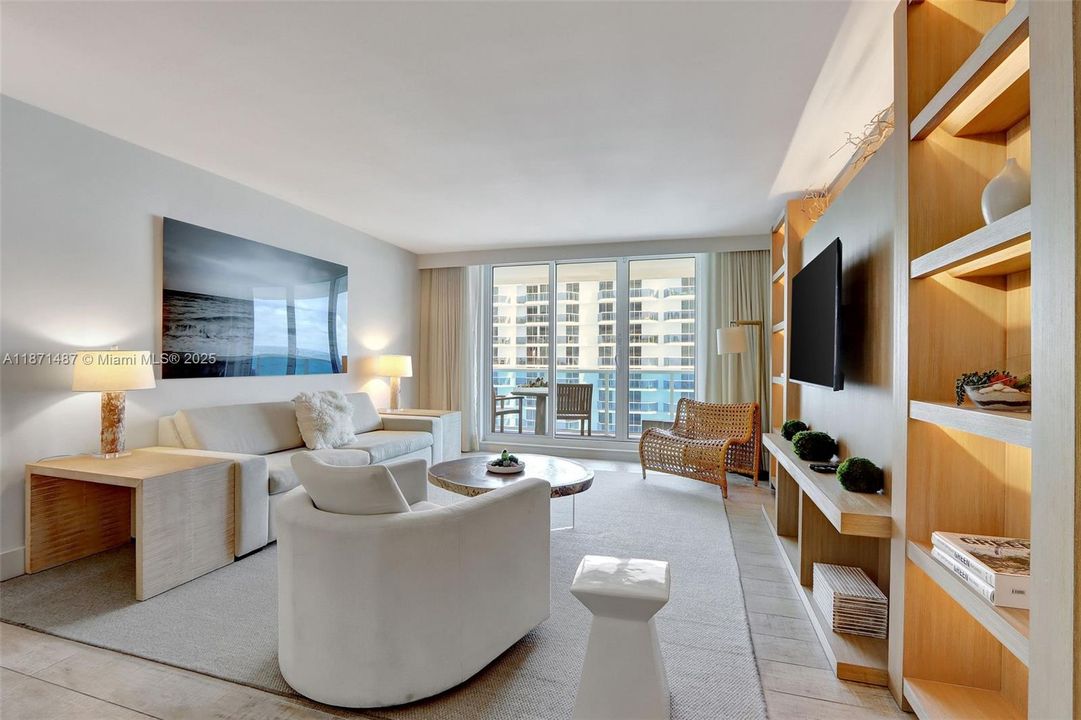 For Sale: $2,450,000 (1 beds, 1 baths, 893 Square Feet)