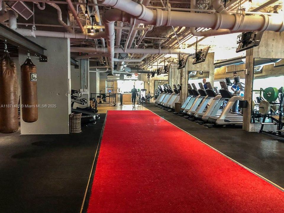 For Sale: $2,450,000 (1 beds, 1 baths, 893 Square Feet)