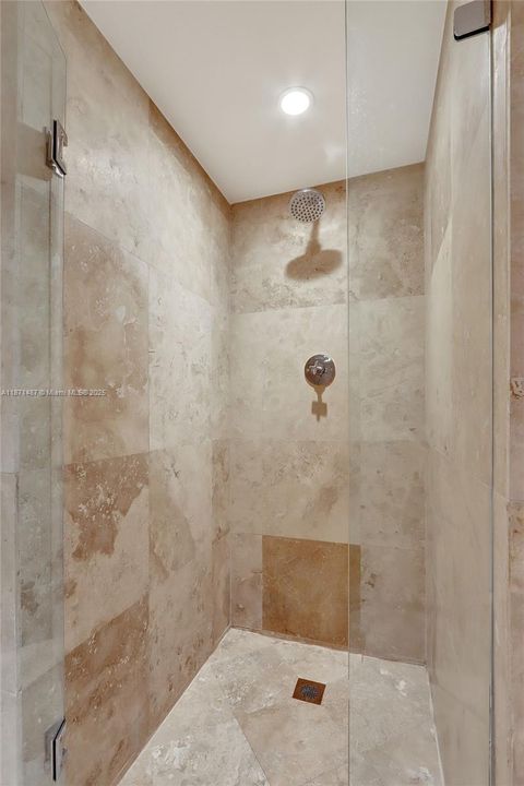 For Sale: $2,450,000 (1 beds, 1 baths, 893 Square Feet)