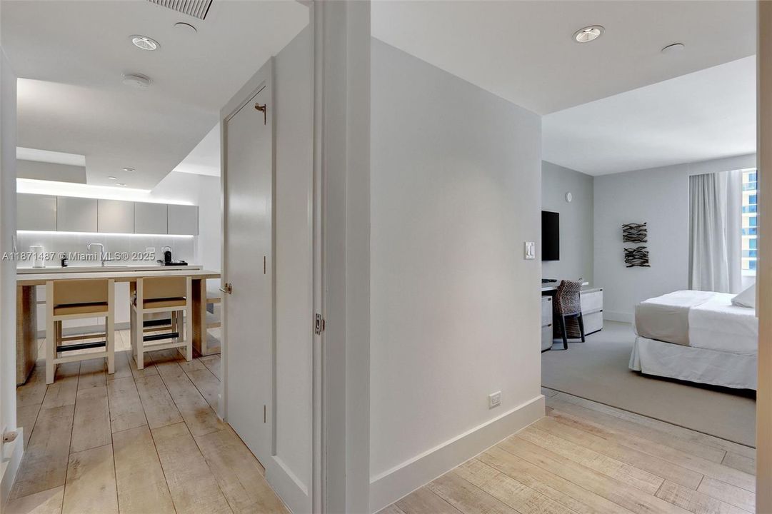For Sale: $2,450,000 (1 beds, 1 baths, 893 Square Feet)