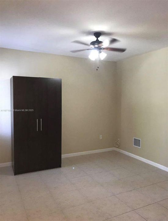 For Rent: $1,200 (1 beds, 1 baths, 1850 Square Feet)