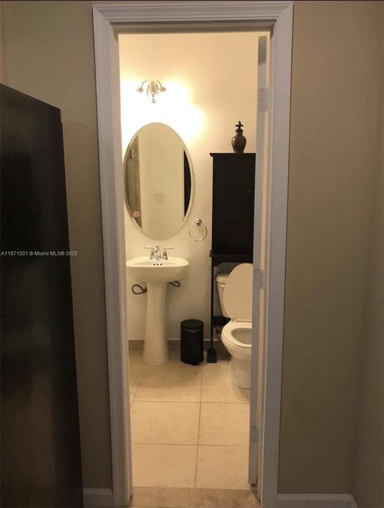 For Rent: $1,200 (1 beds, 1 baths, 1850 Square Feet)