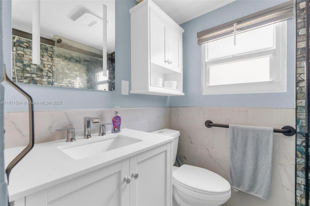 На продажу: $369,000 (2 спален, 1 ванн, 730 Квадратных фут)