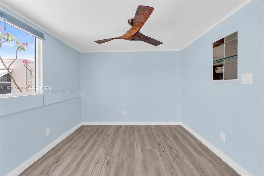 На продажу: $369,000 (2 спален, 1 ванн, 730 Квадратных фут)