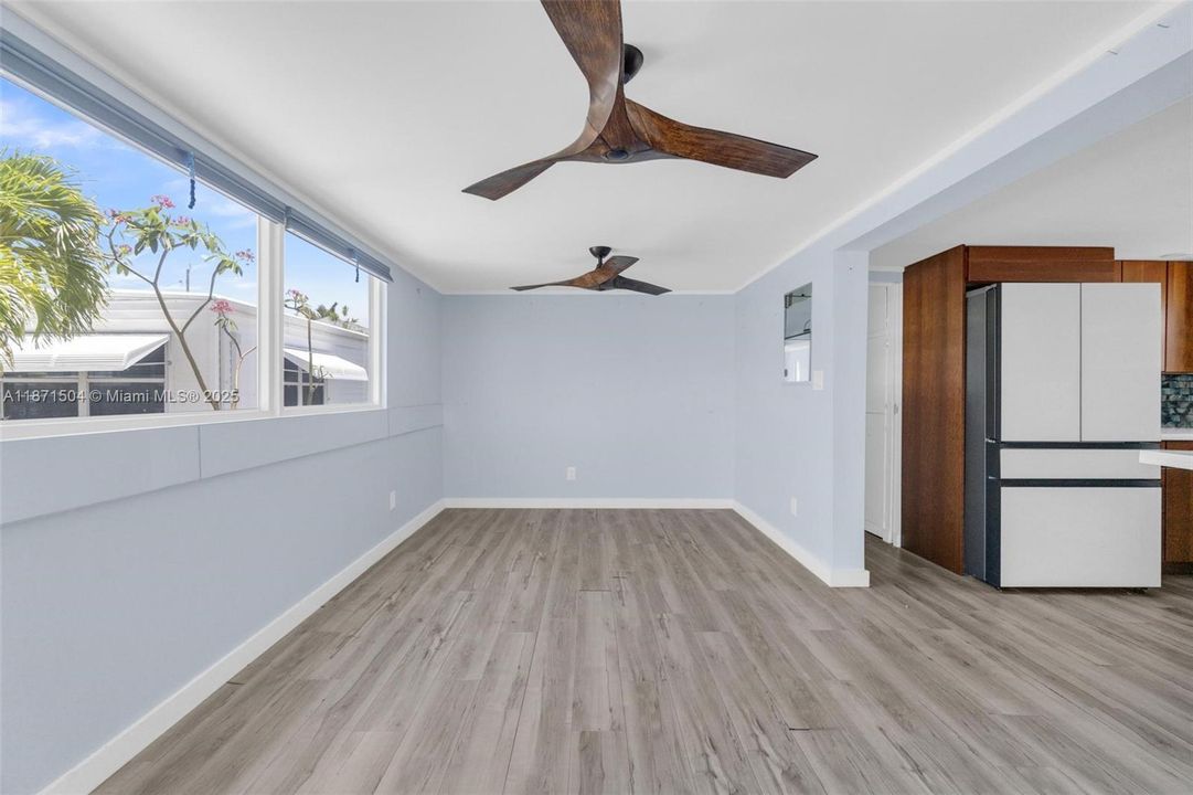 На продажу: $369,000 (2 спален, 1 ванн, 730 Квадратных фут)