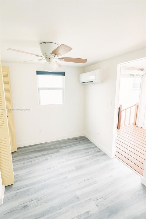 На продажу: $369,000 (2 спален, 1 ванн, 730 Квадратных фут)