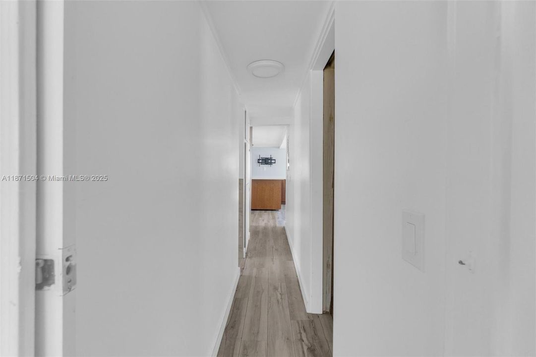 На продажу: $369,000 (2 спален, 1 ванн, 730 Квадратных фут)