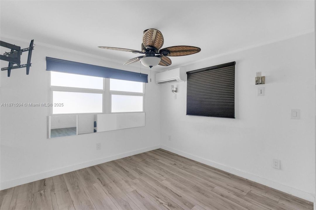 На продажу: $369,000 (2 спален, 1 ванн, 730 Квадратных фут)