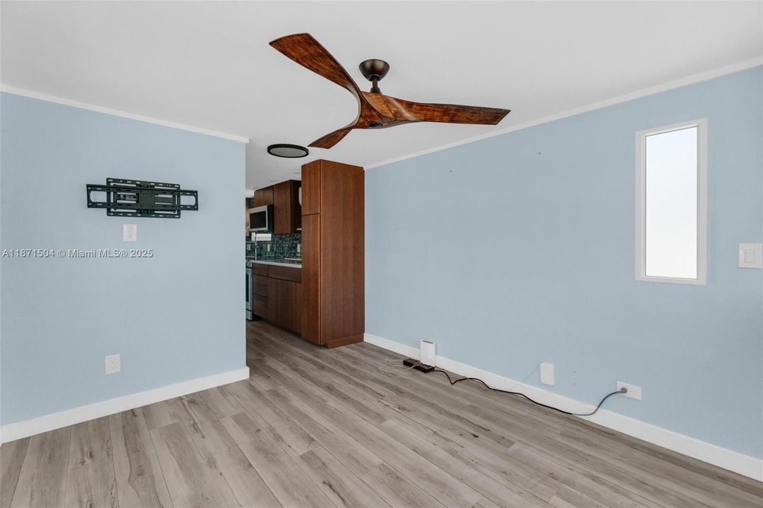 На продажу: $369,000 (2 спален, 1 ванн, 730 Квадратных фут)