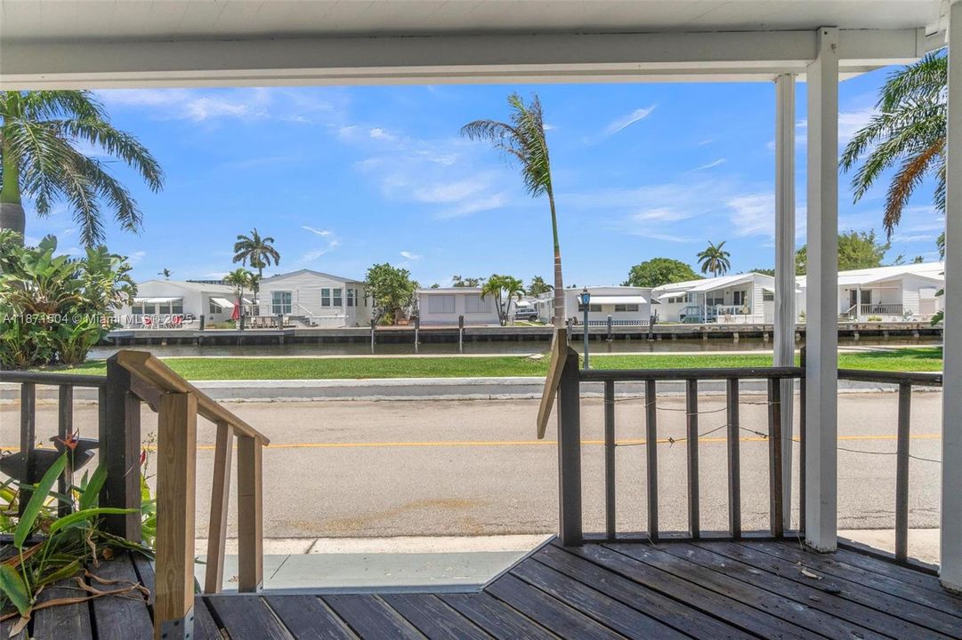 На продажу: $369,000 (2 спален, 1 ванн, 730 Квадратных фут)