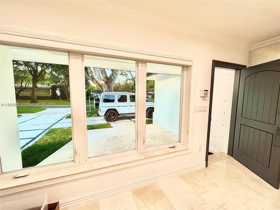 Под контрактом: $9,900 (3 спален, 3 ванн, 1711 Квадратных фут)