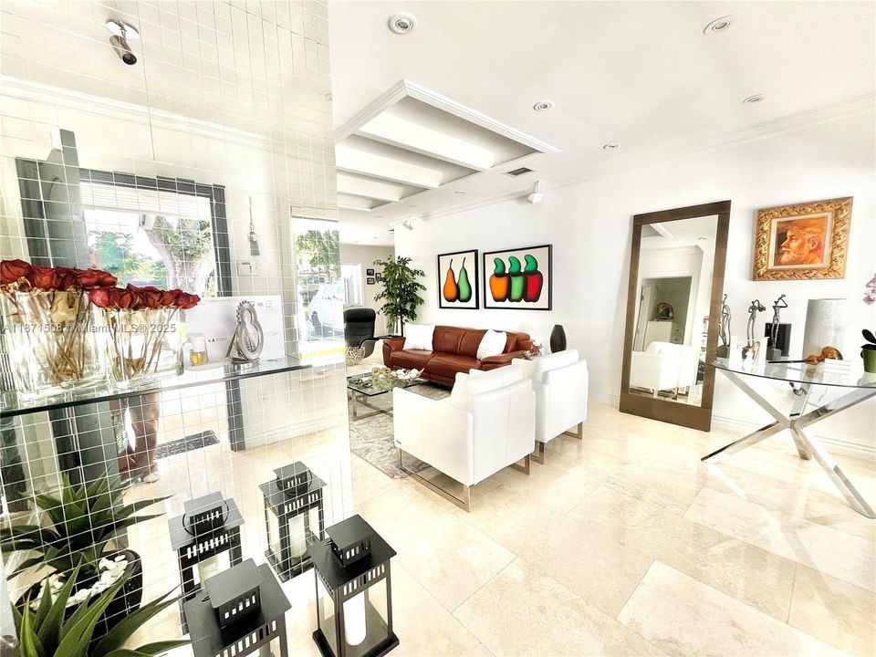 Под контрактом: $9,900 (3 спален, 3 ванн, 1711 Квадратных фут)